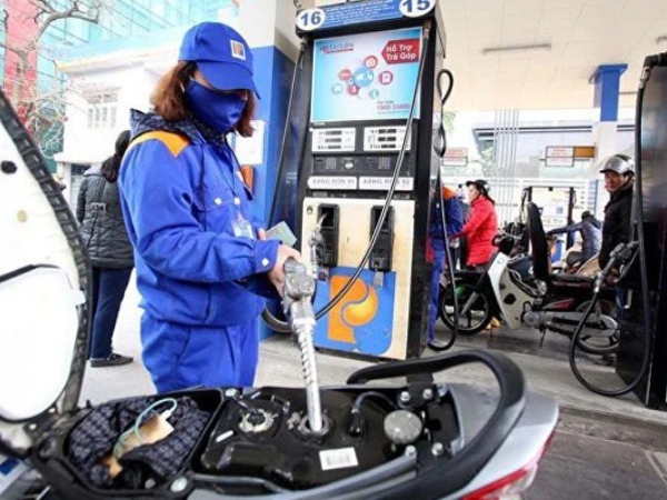 Giá xăng giảm lần thứ hai liên tiếp trong tuần