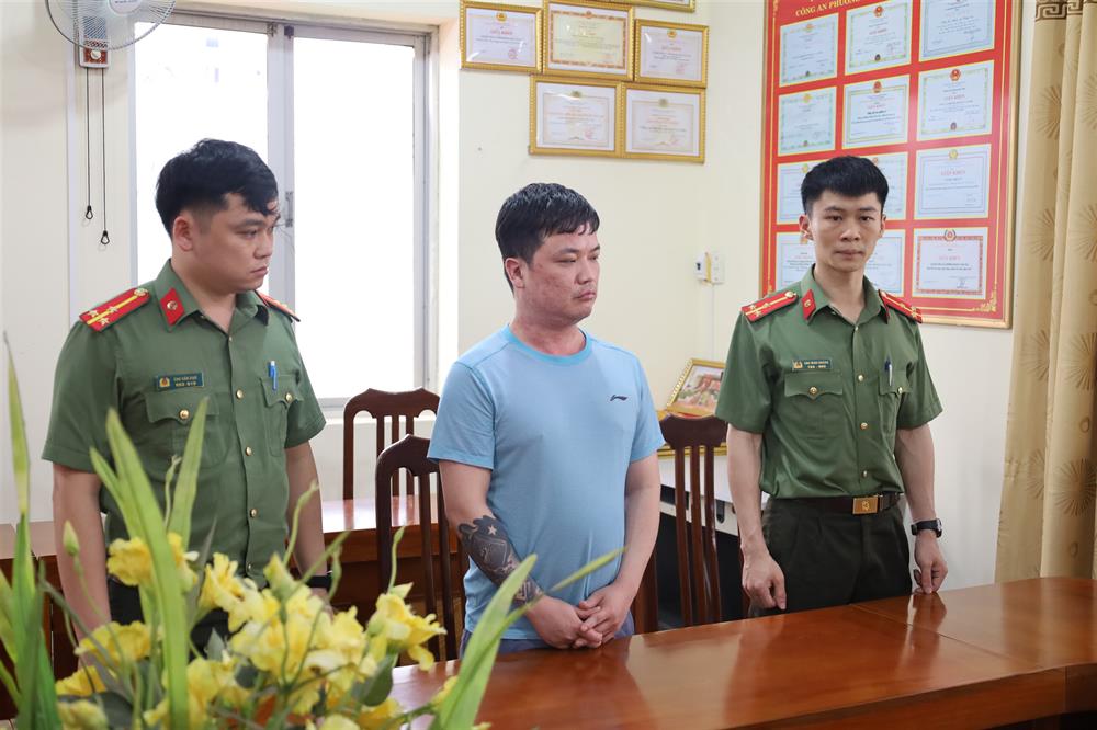 Hình ảnh khám nhà Tiktoker Lê Việt Hùng Hình ảnh khám nhà Tiktoker Lê Việt Hùng