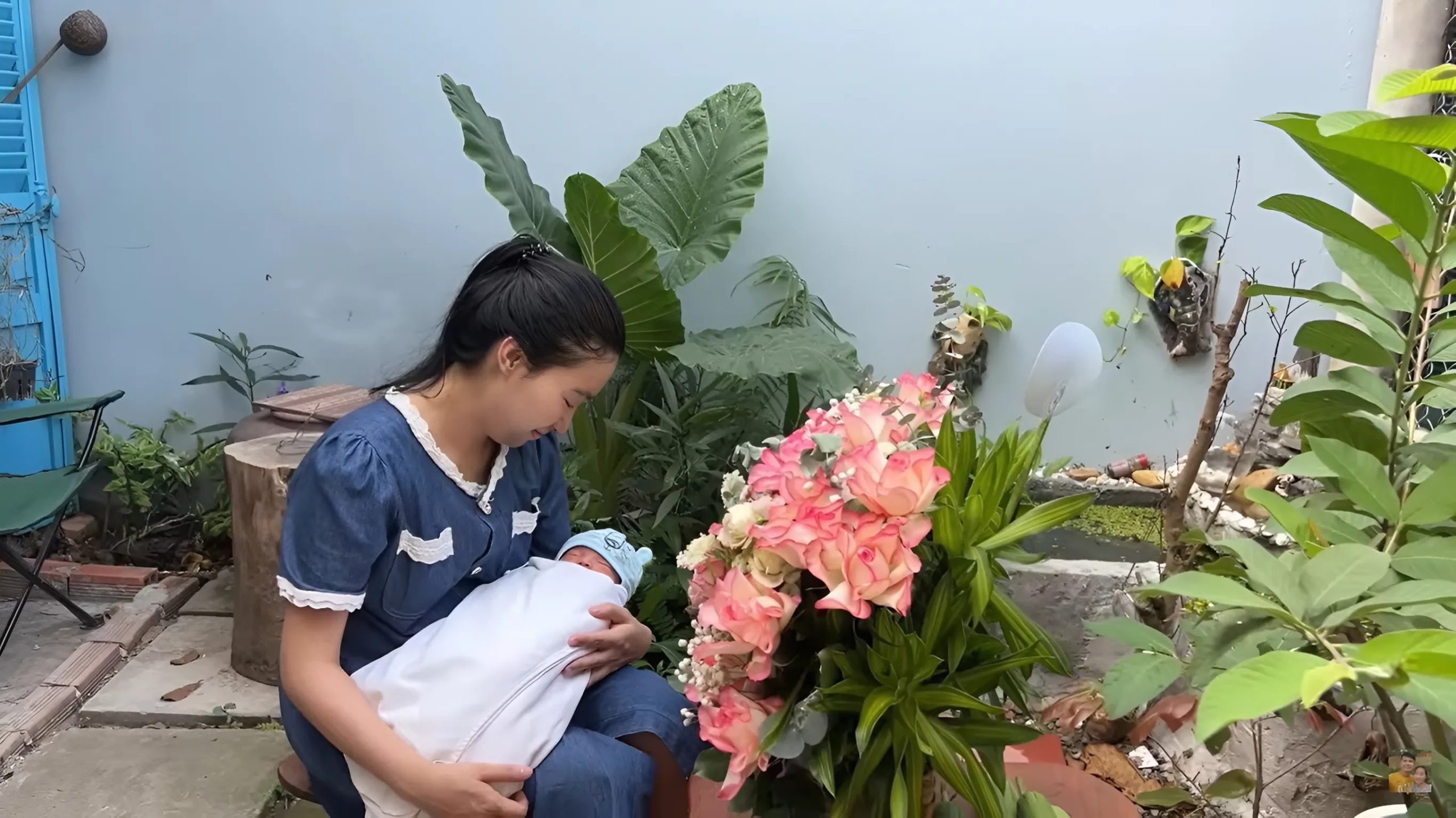 Diễn viên Tiết Cương lần đầu lên chức bố ở tuổi 52, xúc động đón con trai đầu lòng - 1