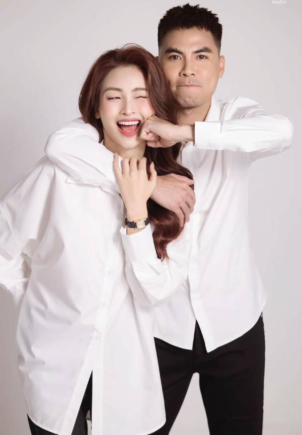 MC Huyền Trang Mù Tạt chưa cưới đã 'xin đất' và phản ứng bất ngờ từ phía mẹ cầu thủ Đức Huy - 1