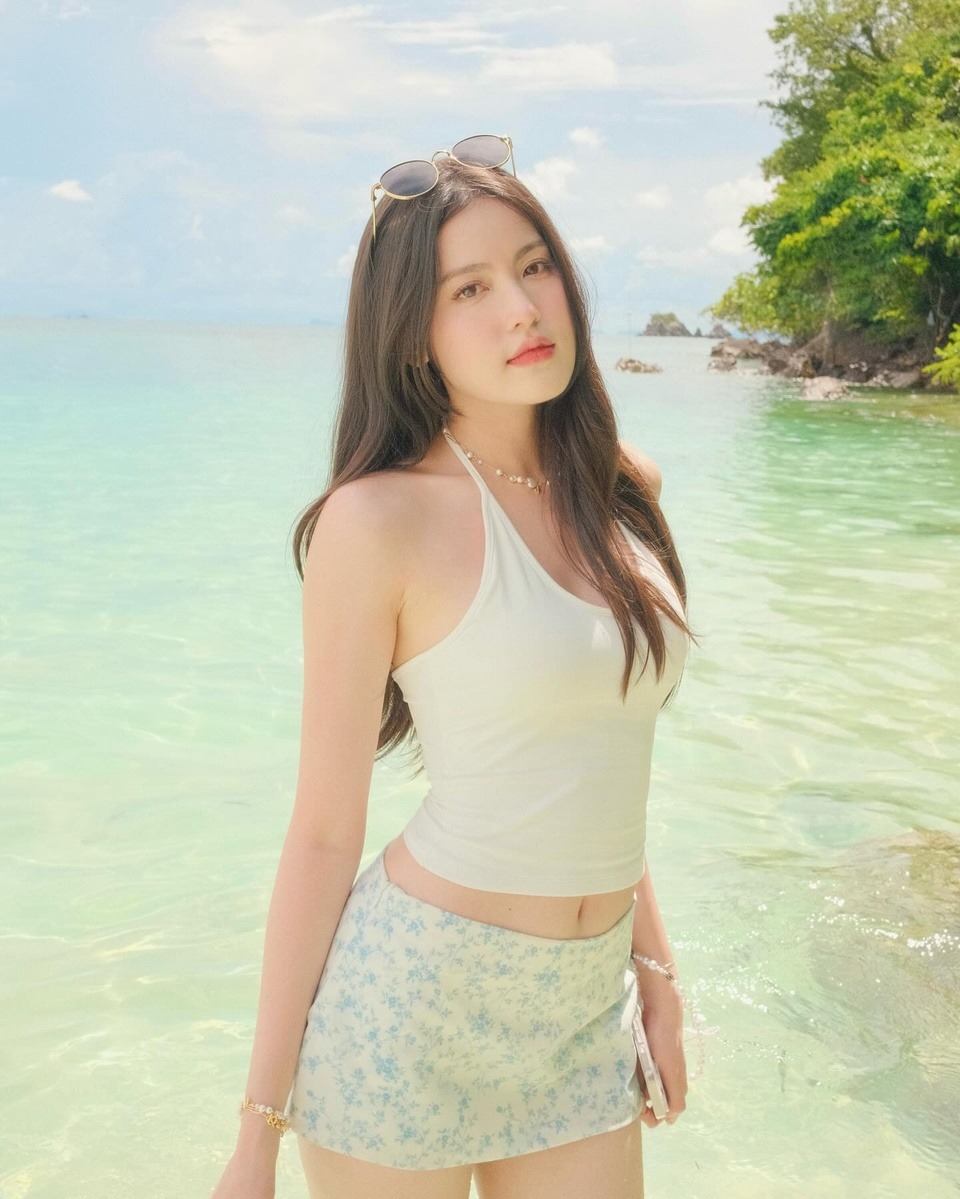 Hé lộ gia thế siêu khủng của hot girl vừa lộ ảnh thân mật với HIEUTHUHAI - 9