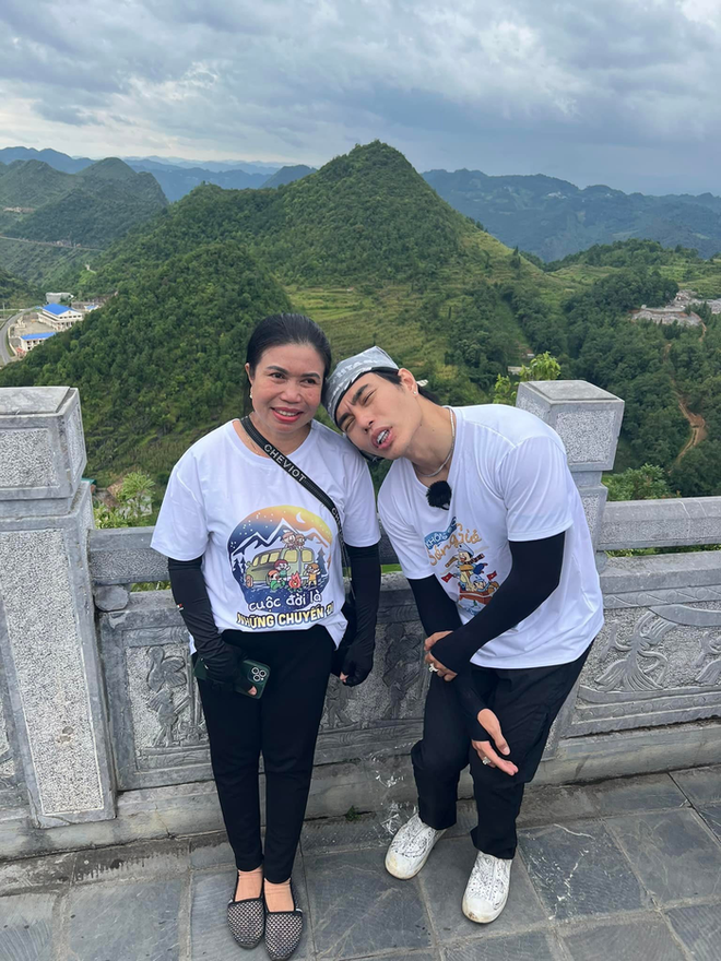 Mẹ Lê Dương Bảo Lâm bị ngã nghiêm trọng, nhóc tỳ 3 tuổi vừa phát hiện liền có hành động gây kinh ngạc - 5 Mẹ Lê Dương Bảo Lâm bị ngã nghiêm trọng, nhóc tỳ 3 tuổi vừa phát hiện liền có hành động gây kinh ngạc - 5