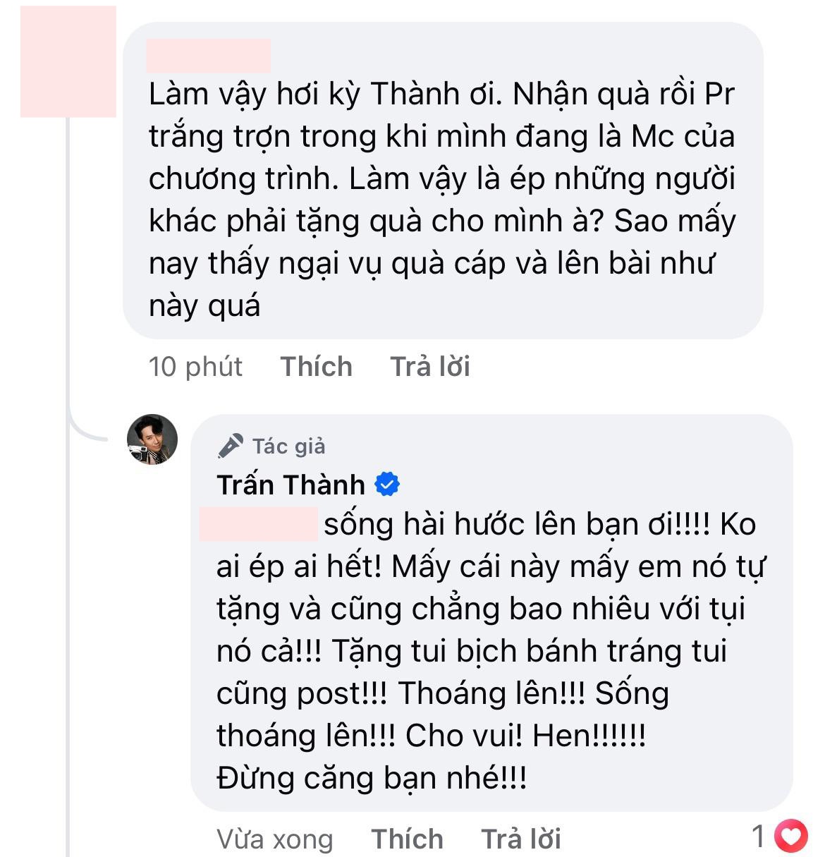 Trấn Thành lại vướng tranh cãi 'ép các Em Xinh tặng quà' - 3 Trấn Thành lại vướng tranh cãi 'ép các Em Xinh tặng quà' - 3