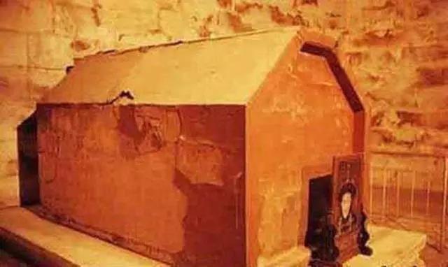 Bị Tôn Điện Anh đụng chạm, thi thể Từ Hi đột nhiên"mọc" lông trắng: Chuyên gia ra mặt lý giải lời đồn - 1 Bị Tôn Điện Anh đụng chạm, thi thể Từ Hi đột nhiên"mọc" lông trắng: Chuyên gia ra mặt lý giải lời đồn - 1