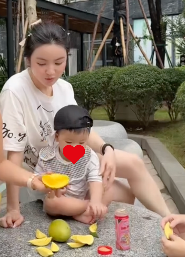 Chu Thanh Huyền lộ diện giữa lùm xùm bán hàng, thái độ gây chú ý - 1 Chu Thanh Huyền lộ diện giữa lùm xùm bán hàng, thái độ gây chú ý - 1