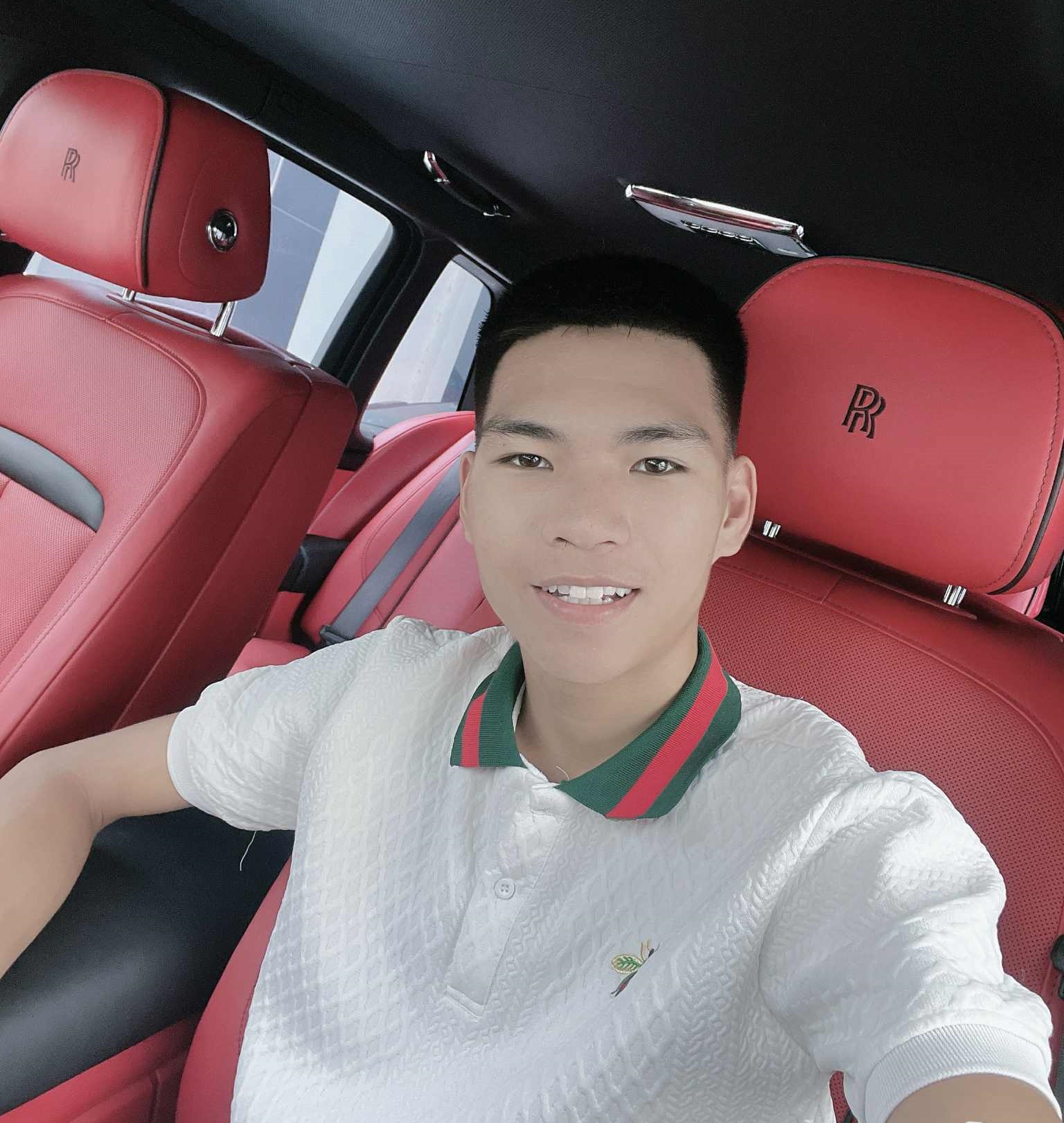 Sự thật chàng trai lái Lamborghini đi tốt nghiệp Đại học ở Hà Nội hút 10 triệu view - 2