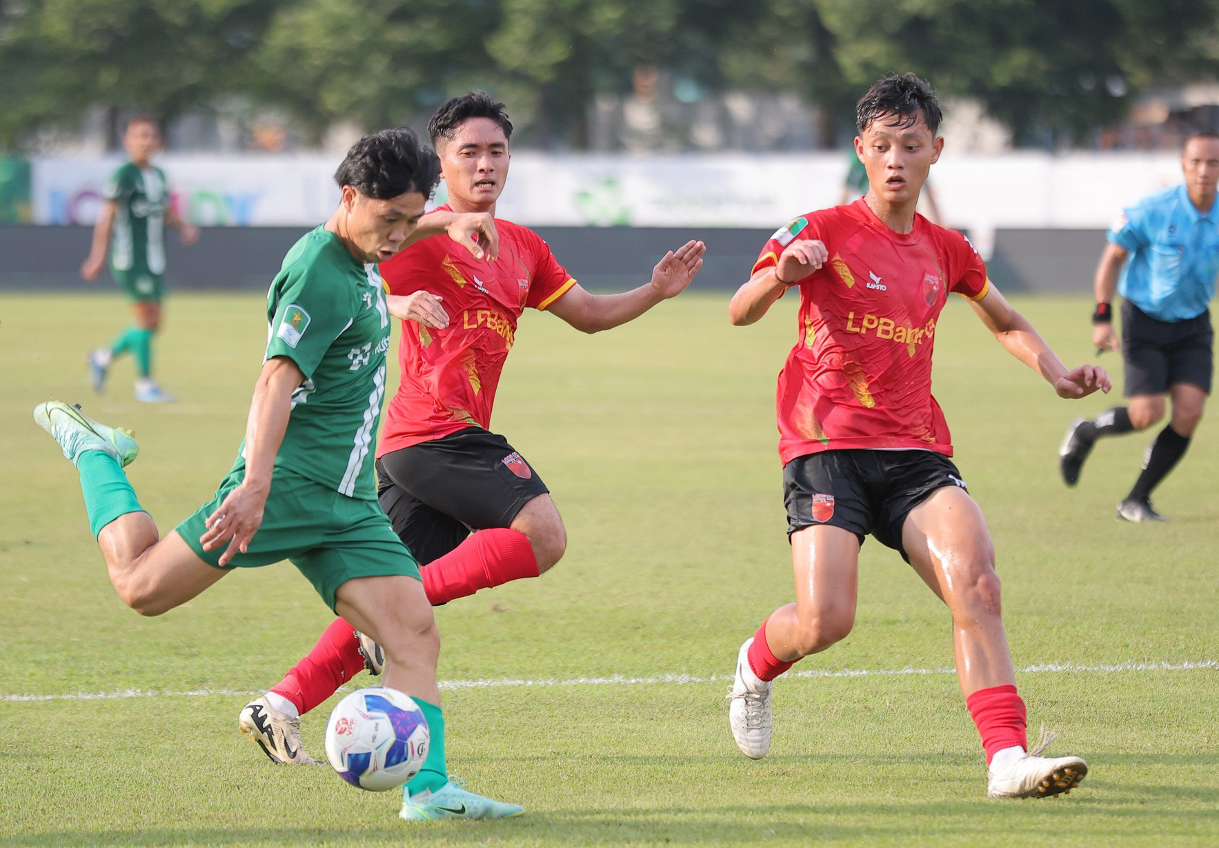 Đội bóng Công Phượng treo thưởng 'khủng&quot; trước trận play-off tranh vé V-League