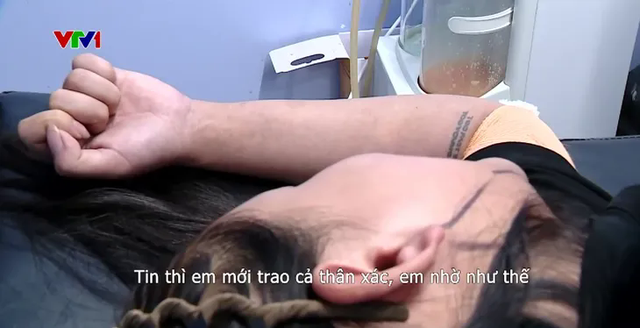 Hà Nội: Đang hút mỡ thì công an ập vào, nữ bệnh nhân bàng hoàng khi biết 'bác sĩ' từng là… công nhân đóng gạch Hà Nội: Đang hút mỡ thì công an ập vào, nữ bệnh nhân bàng hoàng khi biết 'bác sĩ' từng là… công nhân đóng gạch