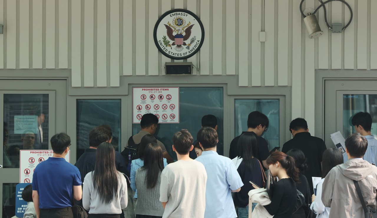 Du học sinh bỏ tiền triệu thuê người ‘tẩy trắng’ mạng xã hội để xin visa Mỹ Du học sinh bỏ tiền triệu thuê người ‘tẩy trắng’ mạng xã hội để xin visa Mỹ