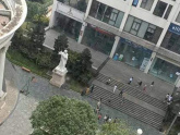 Người đàn ông rơi từ tầng cao chung cư ở Hà Nội xuống đất tử vong: Camera ghi lại được gì?