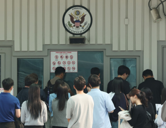 Du học sinh bỏ tiền triệu thuê người ‘tẩy trắng’ mạng xã hội để xin visa Mỹ