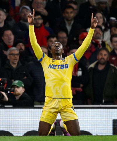 Arsenal đánh rơi chiến thắng, dâng cúp cho Liverpool - 3